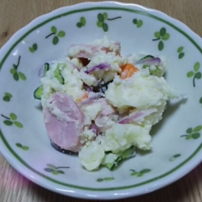 紫玉ねぎ＆魚肉ソーセージを入れて作りました。マヨ少なめでもしっかり味で美味しかったです！